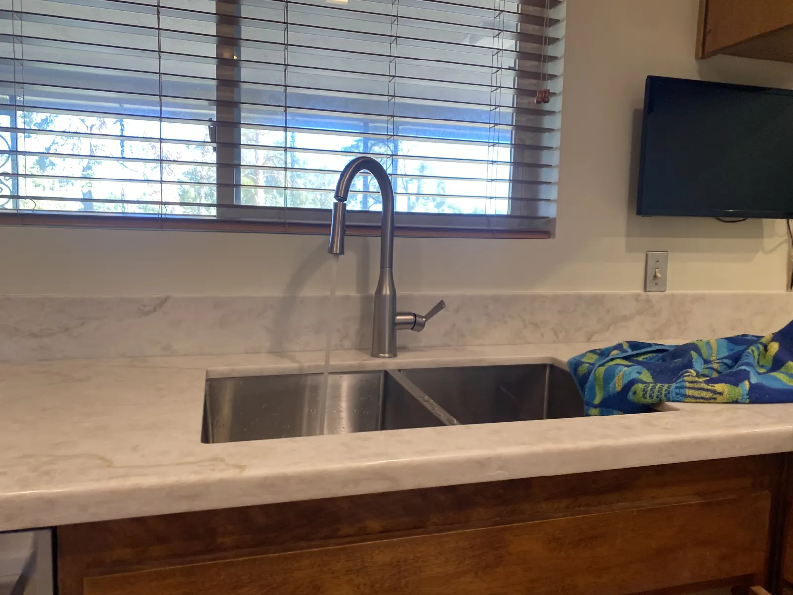 New kitchen faucet installed by Max Plumbing in the West Valley, AZ